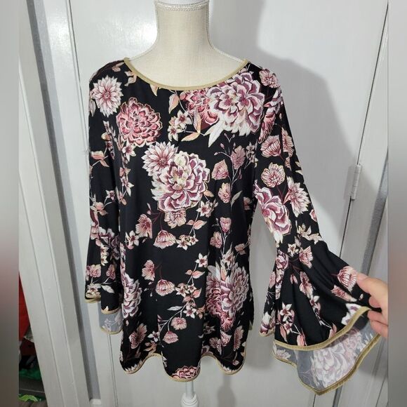 Prelude floral bell sleeve blouse - Picture 2 of 8